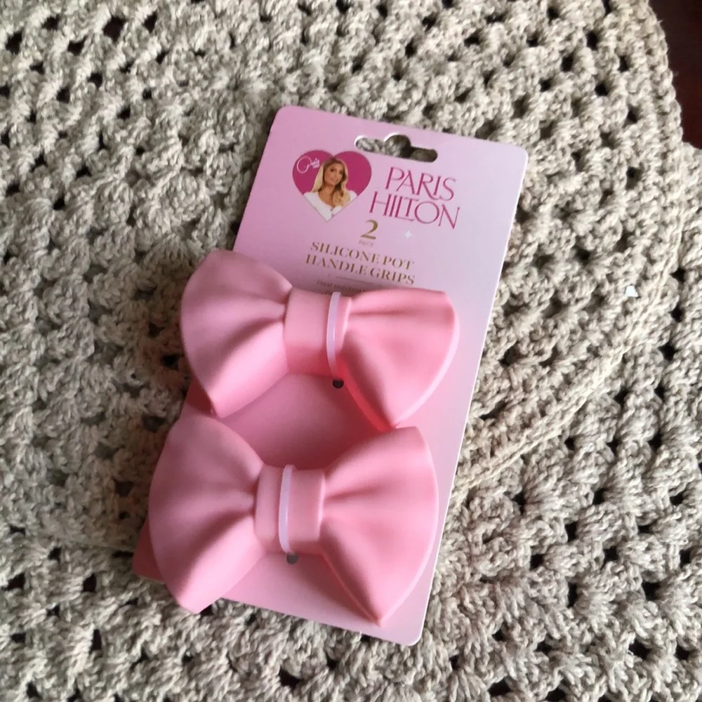 Paris Hilton Pink Silicone Bow Silicone Pot Handle Grips, 2-Pack